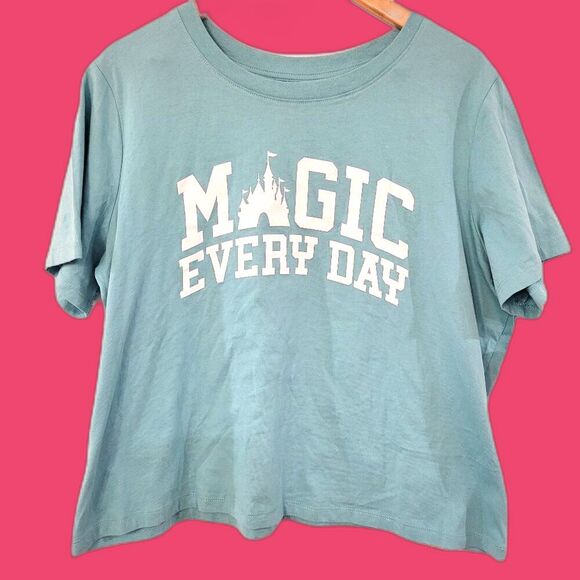 NWT Disney Parks Plus "Magic Every Day" 1x Tee - Picture 1 of 5